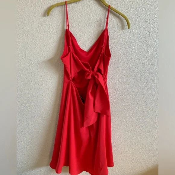Lulu’s Red Cutout Tie Back Dress 🌴 - Picture 2 of 10